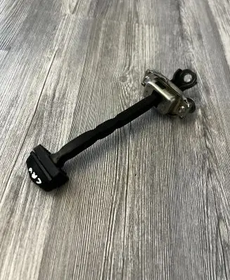 Honda CR-V Rear door check strap stopper