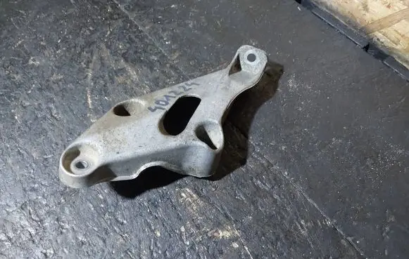 BMW 5 E34 Engine mounting bracket 1133363