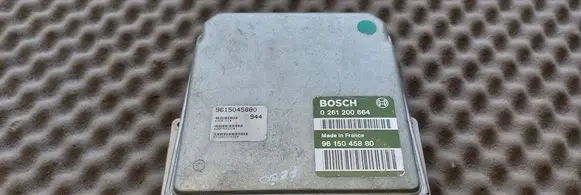 Peugeot 405 Engine control unit/module 0261200664 9615045880