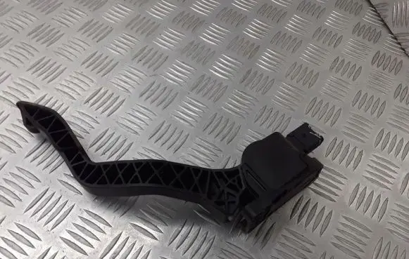 Citroen C4 I Accelerator throttle pedal 9680565880