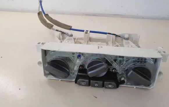 Mitsubishi Outlander Climate control unit MR979970HA