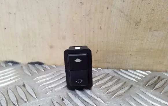BMW 5 E39 Electric window control switch 8368974