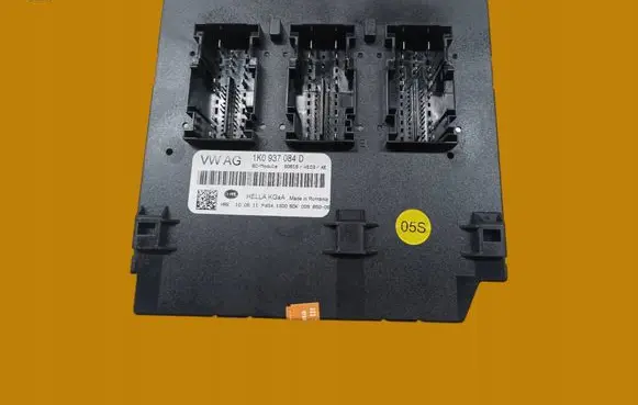 Volkswagen Golf Plus Central body control module 1K0937084D