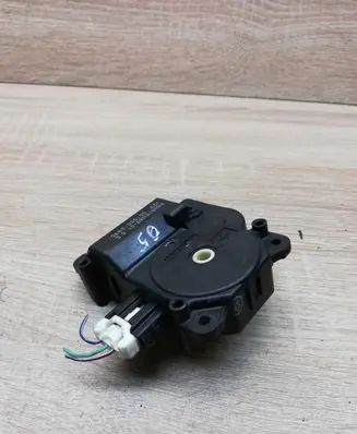 Mazda 3 I Air flap motor/actuator HB601BN8V 8610000990