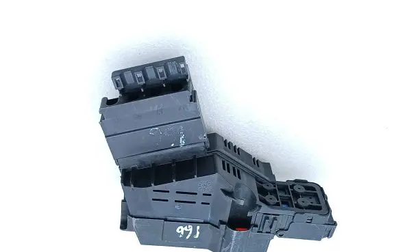 Mercedes-Benz ML AMG W166 Fuse module a1665402450
