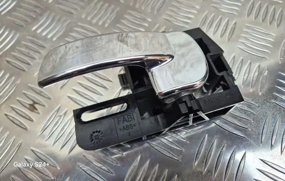 Nissan Qashqai Front door interior handle 8318G