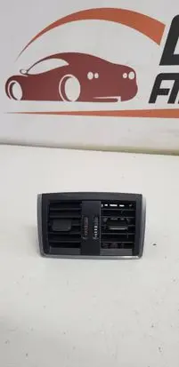 Rear air vent grill