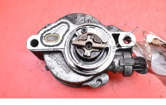 Peugeot 3008 I Vacuum pump