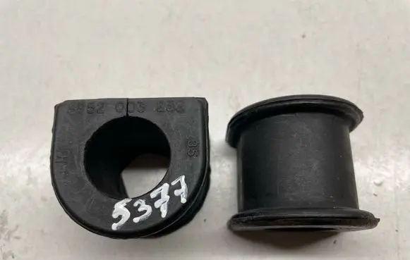Jeep Grand Cherokee (WJ) Sway bar bush bracket, front K52003232 52003232 8952003232