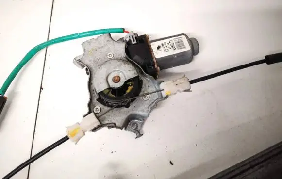 Nissan Almera Tino Front door window regulator motor 400601t3