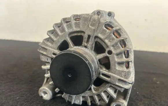 BMW 5 F10 F11 Generator/alternator 8570672 S47AN15