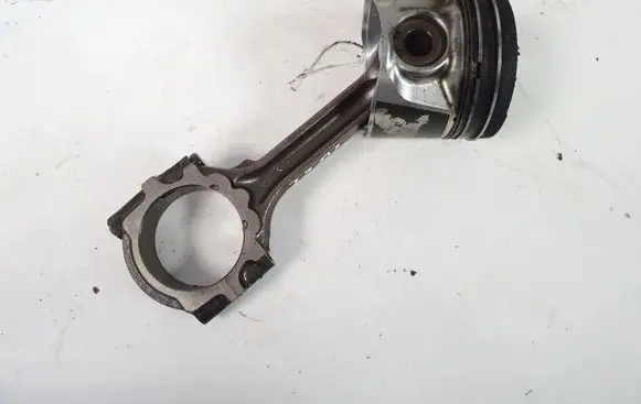 Nissan X-Trail T30 Piston with connecting rod 5m3 393
