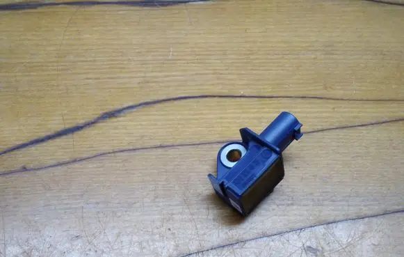 Mercedes-Benz E A207 Airbag deployment crash/impact sensor A2128204926