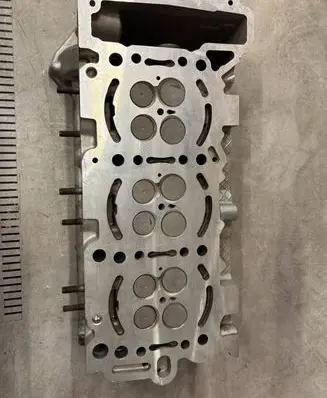 Mercedes-Benz E W212 Engine head R642016