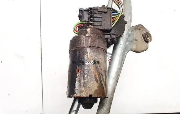 Volkswagen PASSAT B5 Wiper motor 8d1955113a