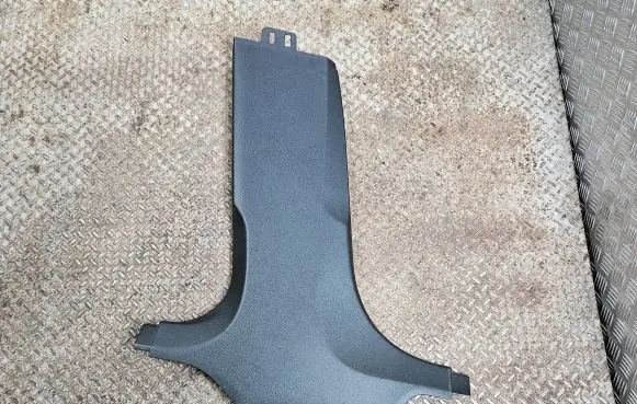 (B) pillar trim (bottom)