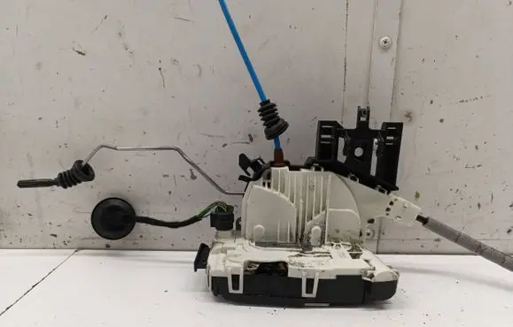 Mercedes-Benz GLA W156 Front door lock
