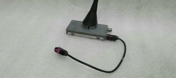 BMW Z4 E85 E86 Aerial antenna amplifier 6913896