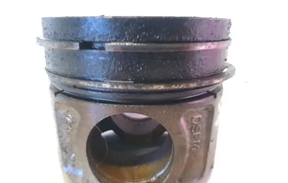 Hyundai Santa Fe Piston with connecting rod