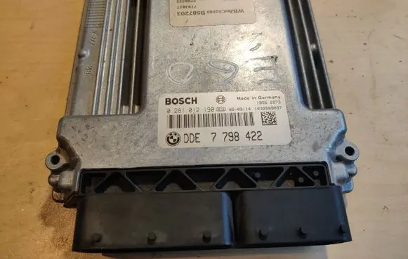 BMW 5 E60 E61 Engine control unit/module 7798422 0281012190