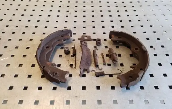 KIA Sportage Handbrake/parking brake pads 