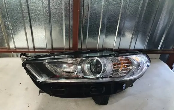 Ford Mondeo MK V Headlight/headlamp