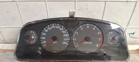 Toyota Avensis T220 Speedometer (instrument cluster) 8380005430