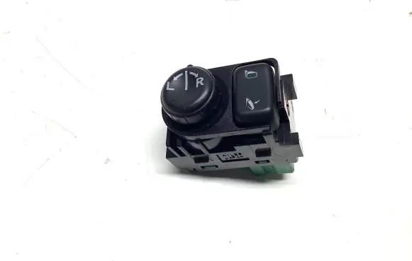 Nissan Qashqai Wing mirror switch
