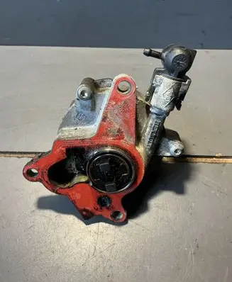 Opel Vivaro Vacuum pump 8200683982 683982 260907