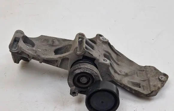 Nissan Qashqai Generator/alternator bracket 8200669494