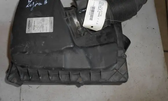 Opel Zafira B Air filter box 55557127 55350046