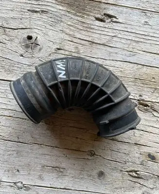 Audi A8 S8 D3 4E Air intake hose/pipe 057129627B