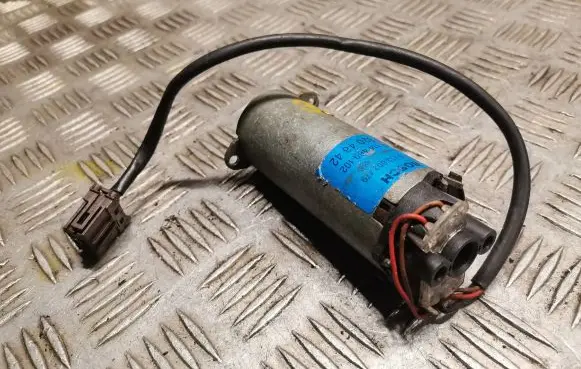 Mercedes-Benz E W210 Seat adjustment motor 2108204842