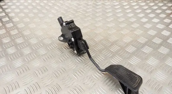 Toyota Prius+ (ZVW40) Accelerator throttle pedal 7811047011