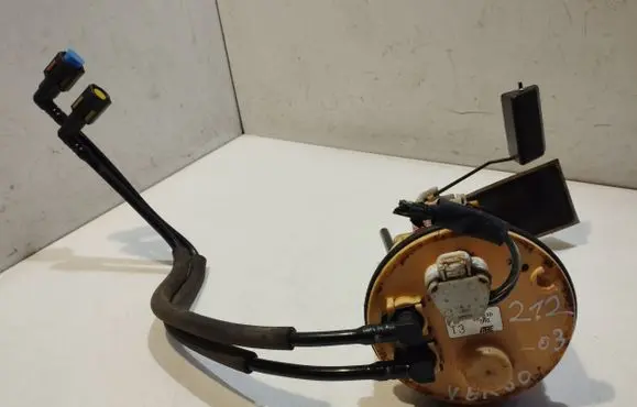Toyota Corolla Verso E121 Fuel level sensor 770100F010