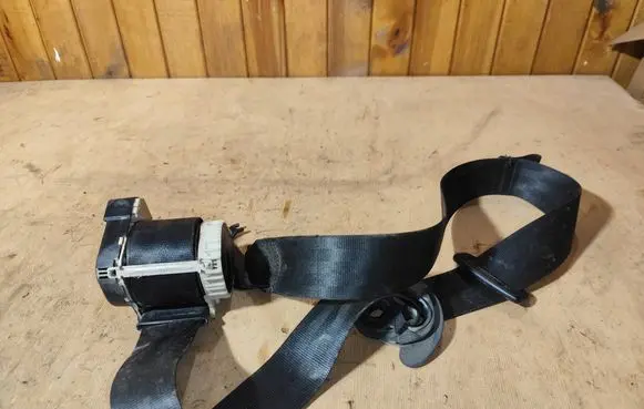 Volkswagen Touran I Rear seatbelt 1T0857805B