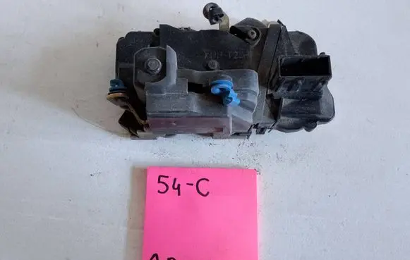 Citroen Berlingo Front door lock 