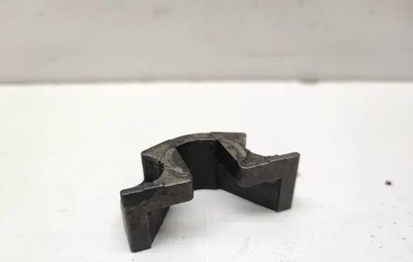 BMW 7 E65 E66 Fuel Injector clamp holder