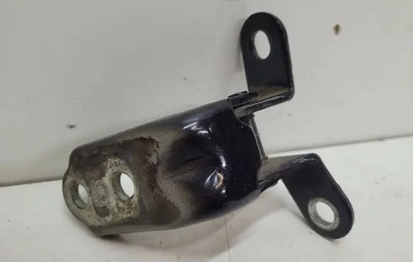 KIA Sportage Front door upper hinge I120076