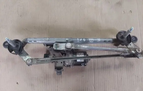 Hyundai i10 Front wiper linkage and motor