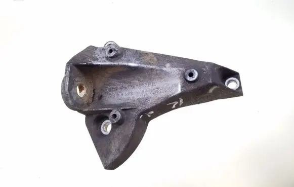 Volkswagen PASSAT B5.5 Engine mounting bracket 8D0399113AT
