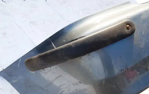 Rear bumper trim bar molding