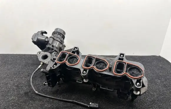 BMW 1 F20 F21 Intake manifold 8513854