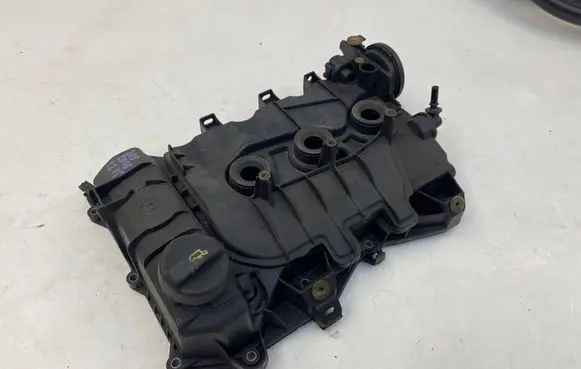 Peugeot 208 I Rocker cam cover 9806820880