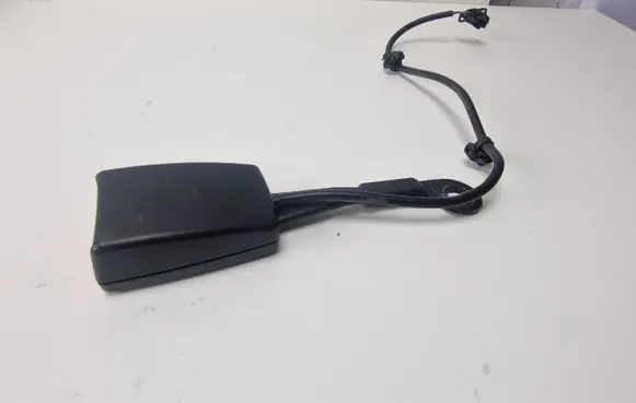 Front seatbelt buckle
