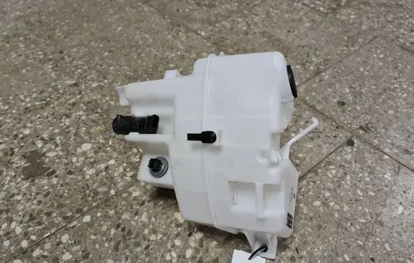 Lexus ES 250 - 300 - 330 Windshield washer fluid reservoir/tank 019752 C33156