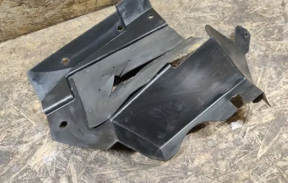 Cadillac SRX Engine splash shield/under tray 25843136