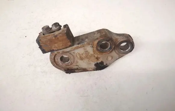 Toyota Corolla Verso AR10 Engine mounting bracket