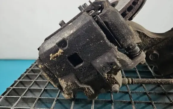 Nissan Juke I F15 Front brake caliper IMPRK1360939