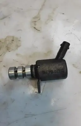 Audi A8 S8 D4 4H Oil pressure sensor 06E115243G